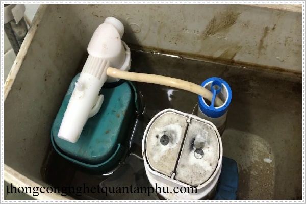 Khắc phục k&eacute;t nước bồn cầu