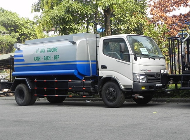 Dịch vụ cho thu&ecirc; xe bồn vận chuyển b&ugrave;n vi sinh Lộc Ph&aacute;t