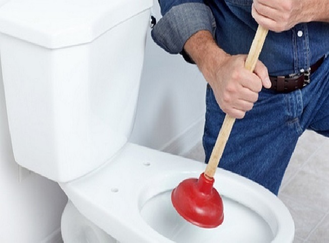 Th&ocirc;ng bồn cầu quận B&igrave;nh T&acirc;n thi c&ocirc;ng nhanh gọn v&agrave; sạch sẽ