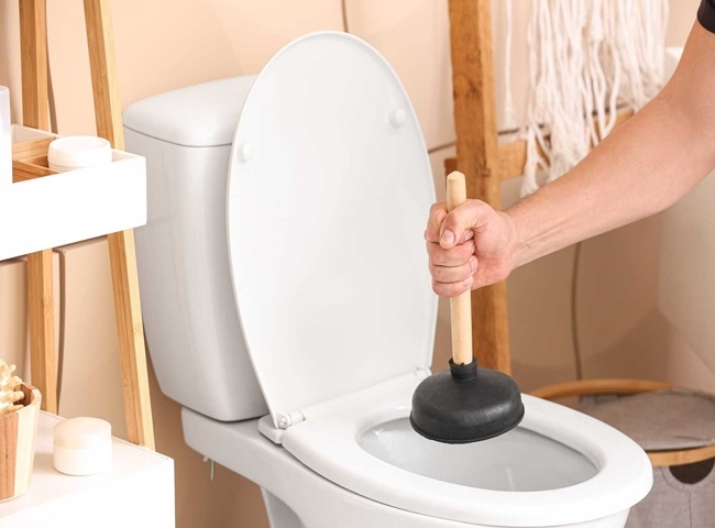 C&ocirc;ng ty th&ocirc;ng bồn cầu quận 11 Thuận Ph&aacute;t sử dụng trang thiết bị ti&ecirc;n tiến