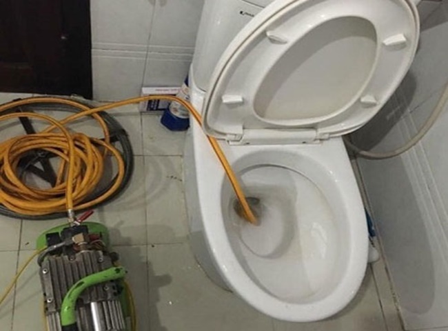Bồn cầu bị nghẹt Quận T&acirc;n Ph&uacute;