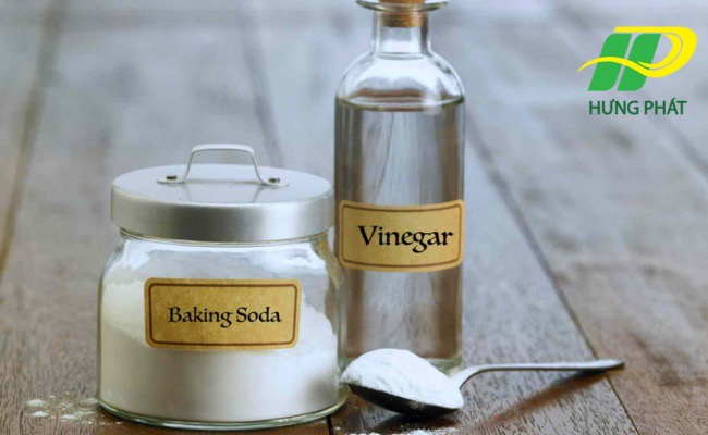 D&ugrave;ng giấm trắng,muối v&agrave; baking soda