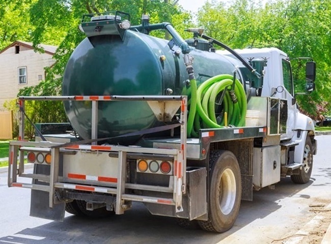 Dịch vụ cho thuê xe bồn vận chuyển bùn vi sinh quận 1 Toàn Phát giao hàng đúng hẹn