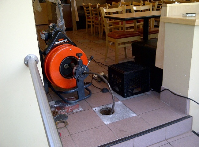 Th&ocirc;ng cống nghẹt huyện Củ Chi c&oacute; m&aacute;y m&oacute;c hiện đại